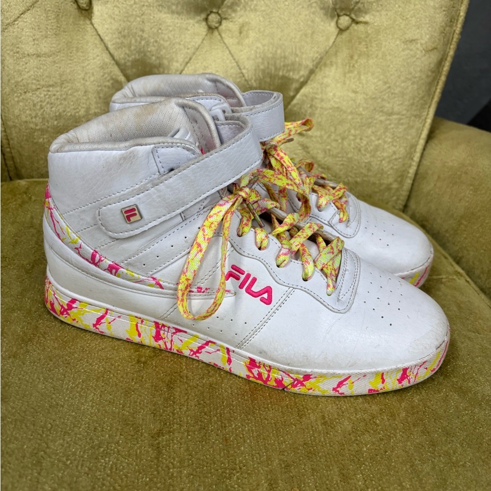 Fila Womens‎ High-Top Basketball Sneakers - White and Pink Splatter Design Sz 10